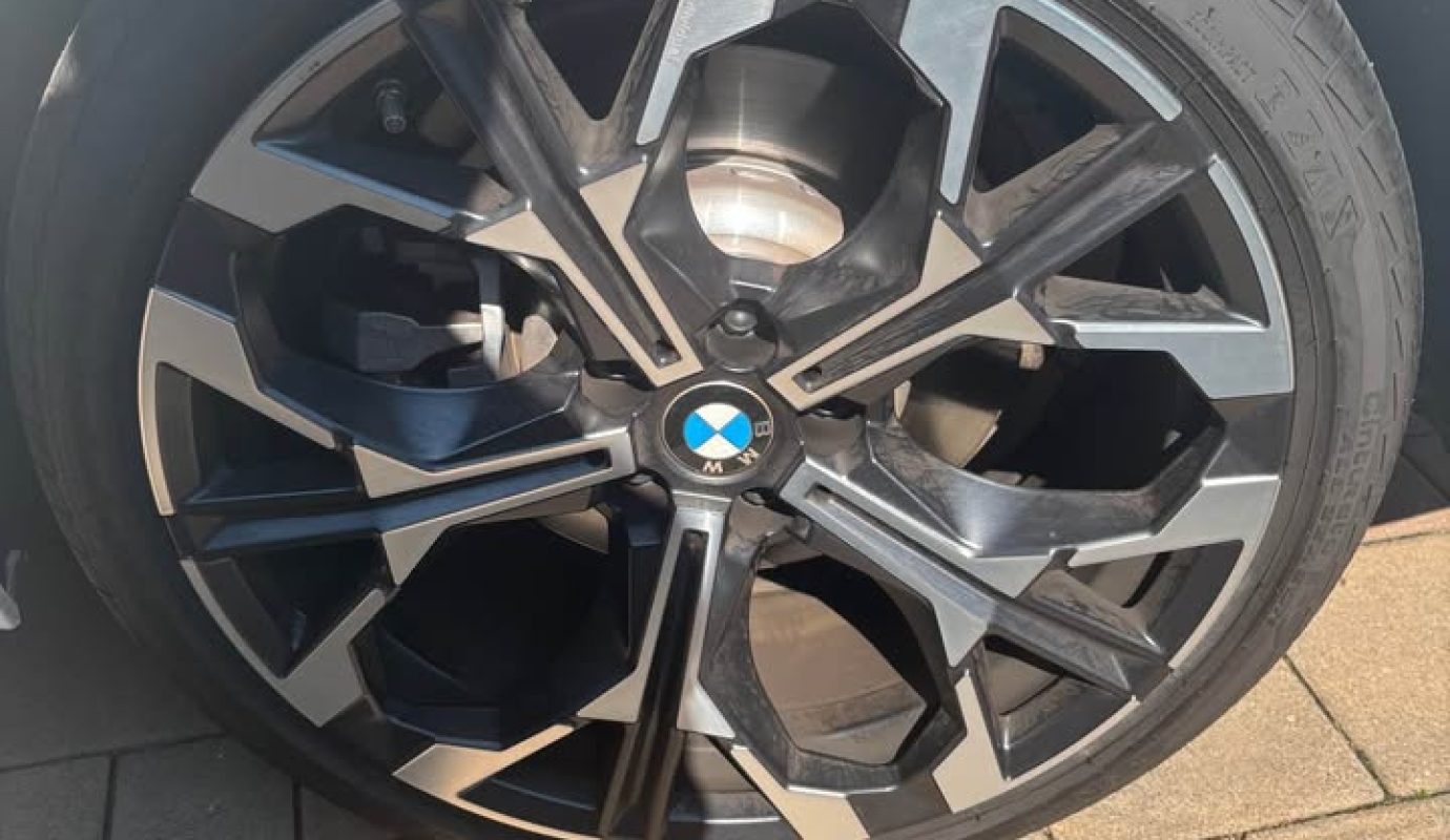 2025 BMW 3 Series 330xi